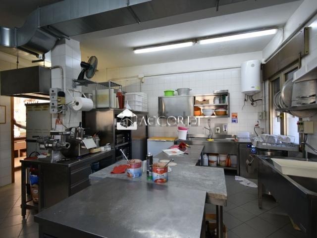 Locale Commerciale in vendita a Monticella, Conegliano