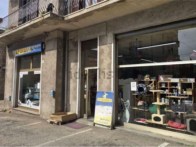 Locale Commerciale in vendita a San Sisto, Cenerente