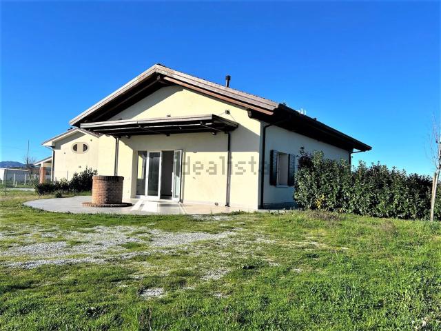 Locale Commerciale in vendita a Unione di comuni Valmarecchia, Santarcangelo Di