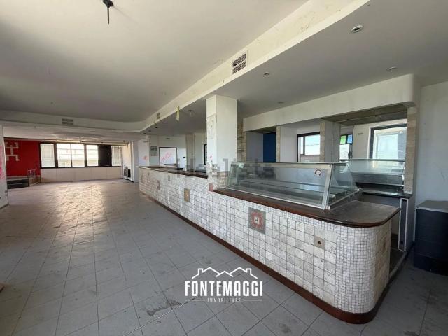 Locale Commerciale in vendita a Terre Roveresche, Marche