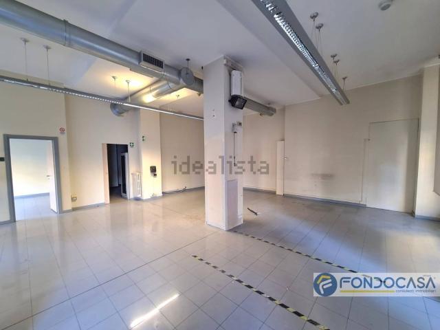 Locale Commerciale in vendita a Barlassina, Lombardia