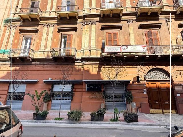 Locale Commerciale in vendita a Puglia, Taranto
