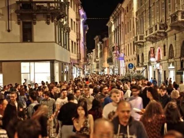 Locale Commerciale in vendita a Piacenza, Reggio Emilia