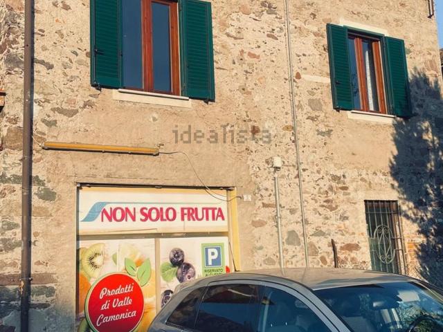 Locale Commerciale in vendita a Comunità montana della valle Camonica, Darfo