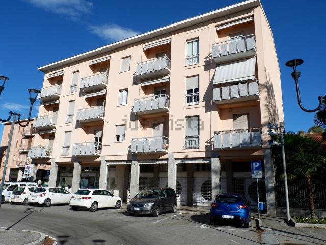 Locale Commerciale in vendita a Gallarate, Lombardia
