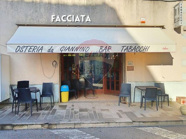Locale Commerciale in vendita a Roccastrada, Toscana