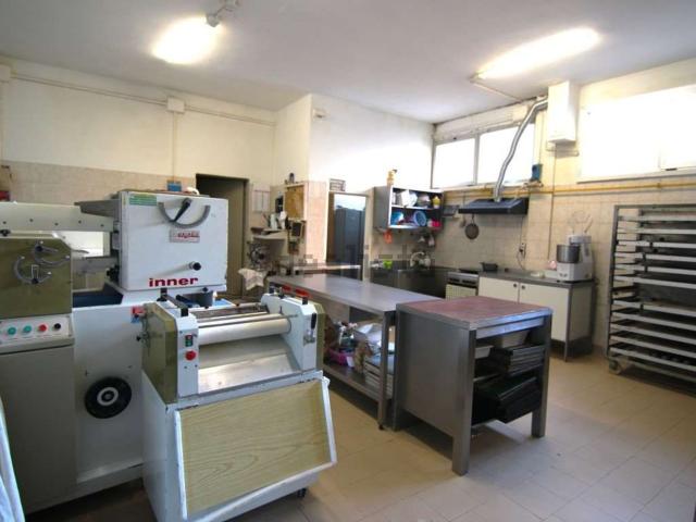 Locale Commerciale in vendita a Tresinaro - Secchia, Re