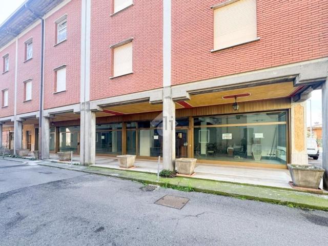 Locale Commerciale in vendita a Leno, Lombardia