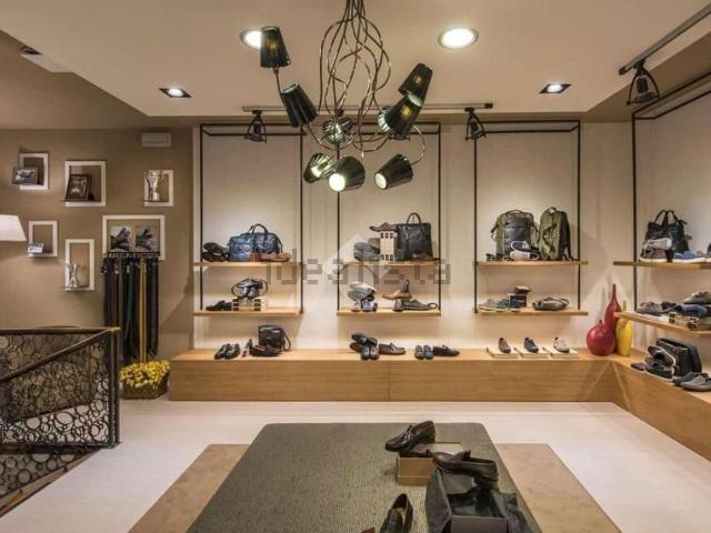 Locale Commerciale in vendita a Ponte a Greve, Firenze