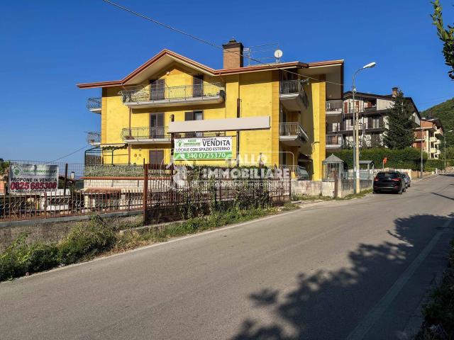 Locale Commerciale in vendita a Finestrelle, Monteforte Irpino