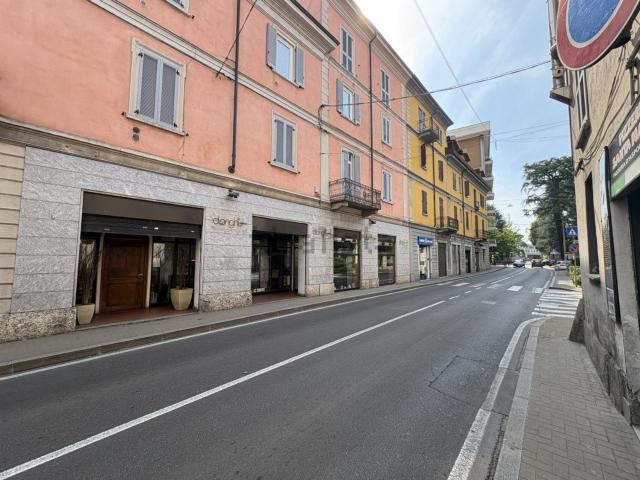 Locale Commerciale in vendita a Volta-Prealpi, Saronno