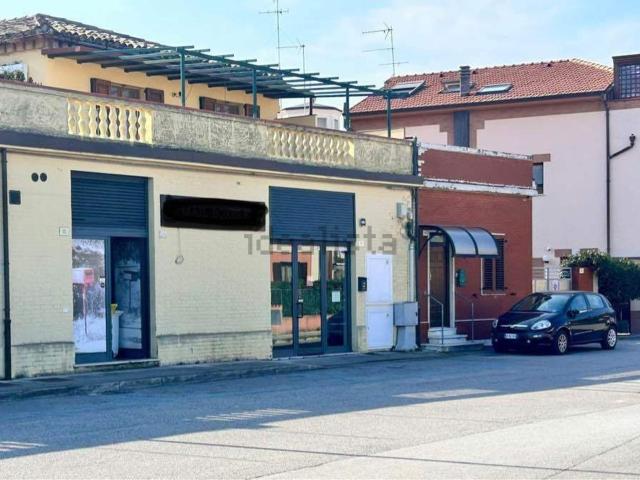 Locale Commerciale in vendita a Rione Porto, Marche