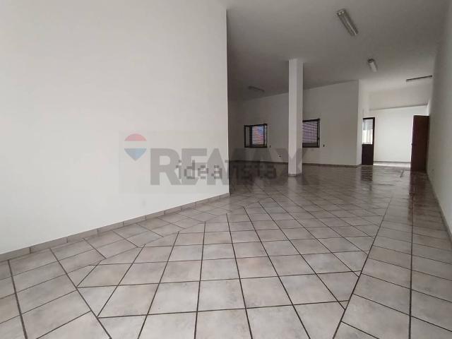 Locale Commerciale in vendita a Puglia, Lecce