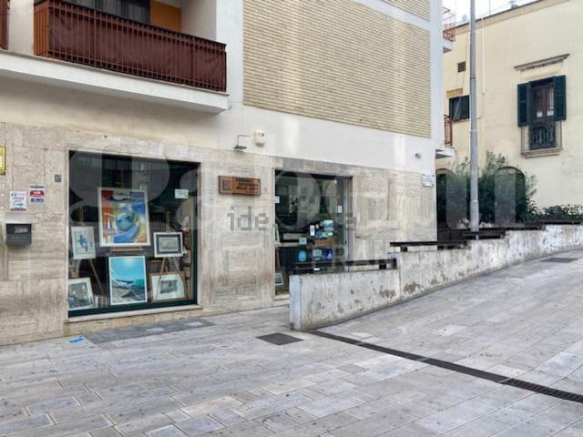 Locale Commerciale in vendita a Centro, Puglia