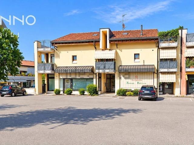Locale Commerciale in vendita a Brentanella, Resana