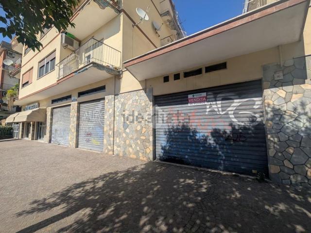 Locale Commerciale in vendita a Primavera, Roma Capitale