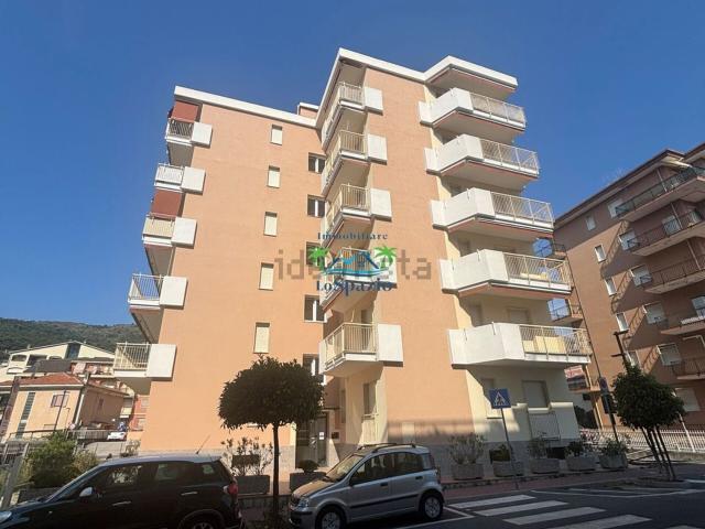 Locale Commerciale in vendita a Andora, Liguria
