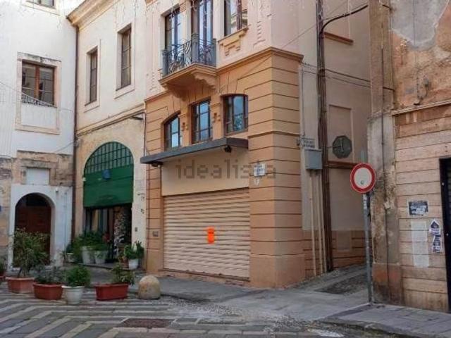 Locale Commerciale in vendita a Cappuccini, Cala Di Volpe