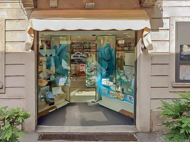 Locale Commerciale in vendita a Melegnano, Lombardia