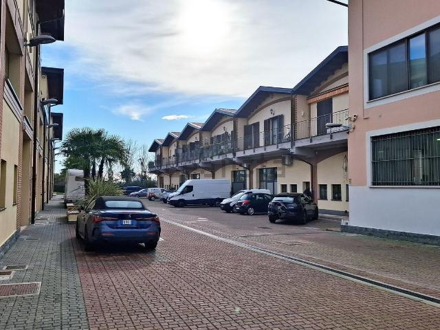 Locale Commerciale in vendita a Trezzano Sul Naviglio, Lombardia