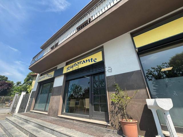 Locale Commerciale in vendita a Carate Brianza, Lombardia