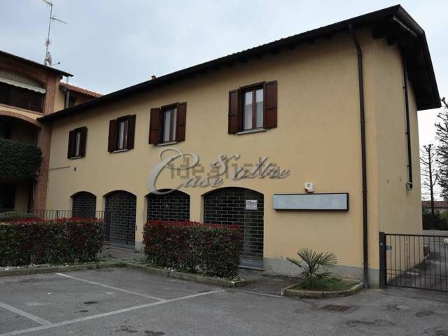 Locale Commerciale in vendita a Figino Serenza, Lombardia