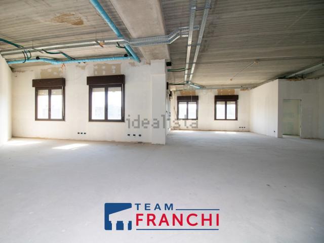 Locale Commerciale in vendita a Verolavecchia, Lombardia