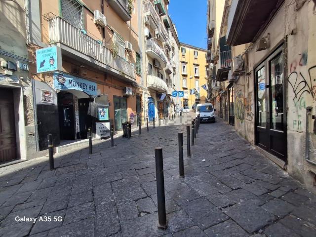 Locale Commerciale in vendita a Municipalità 2, Campania