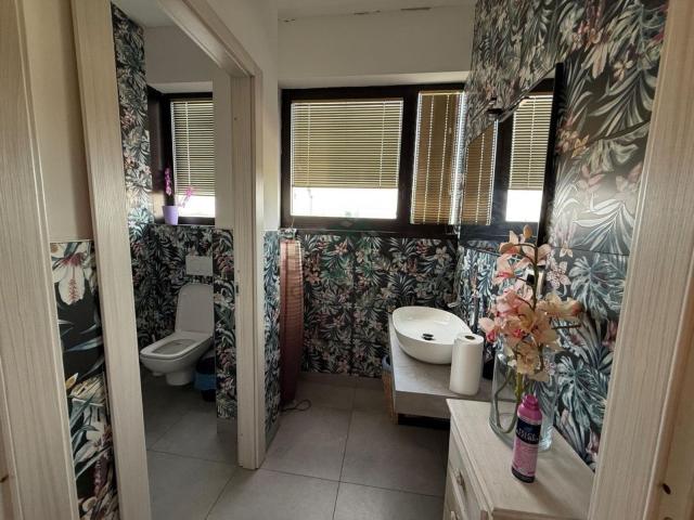 Locale Commerciale in vendita a Case Nuove, San Martino Buon Albergo
