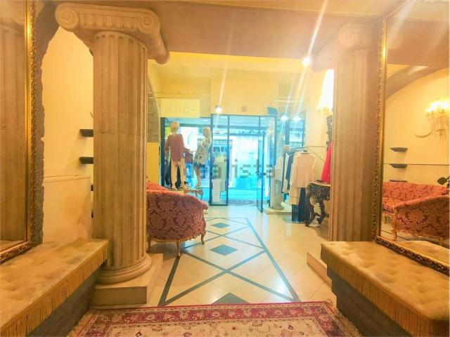 Locale Commerciale in vendita a Clusone, Lombardia