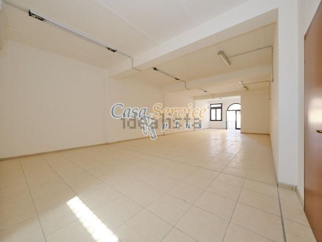 Locale Commerciale in vendita a Puglia, Lecce