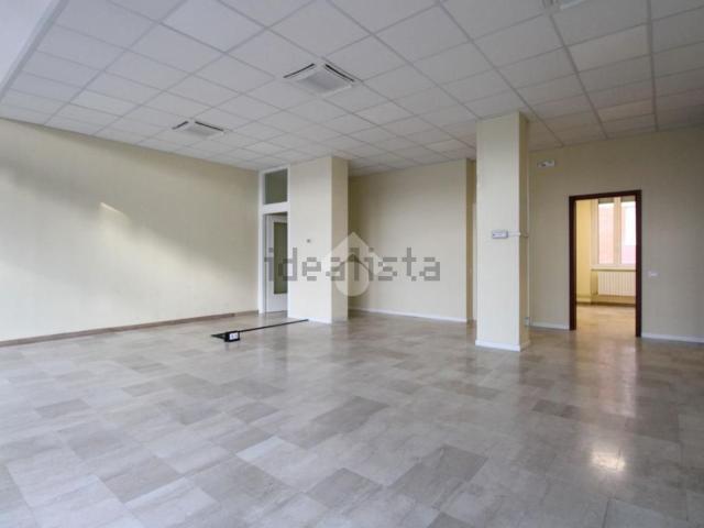 Locale Commerciale in vendita a Bergamo, Lombardia