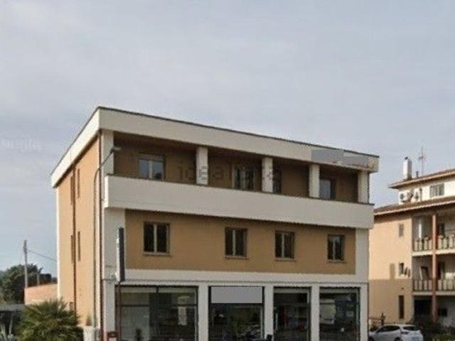Locale Commerciale in vendita a Magione, Umbria