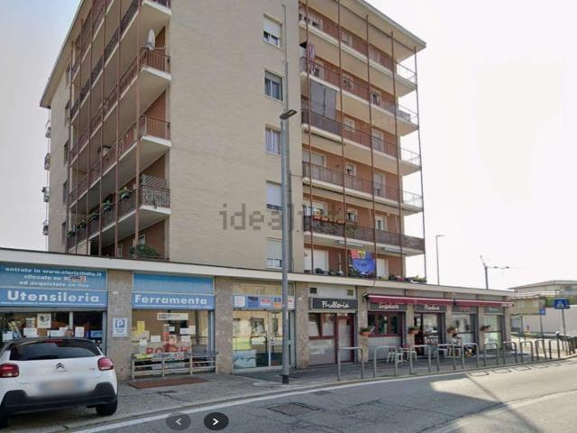 Locale Commerciale in vendita a Maccio, Villa Guardia