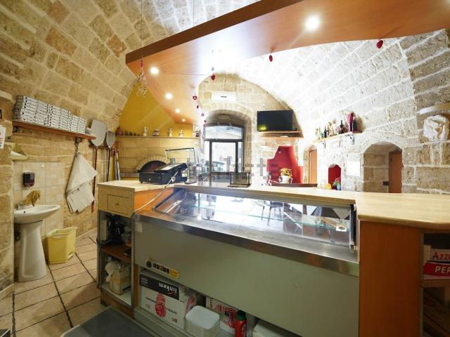 Locale Commerciale in vendita a Puglia, Bari