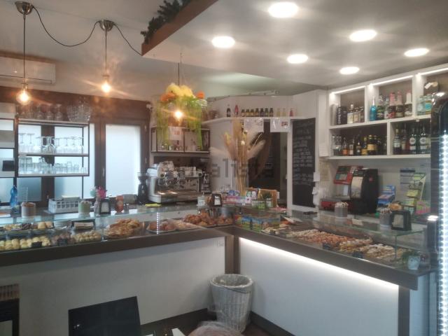 Locale Commerciale in vendita a Civello, Villa Guardia
