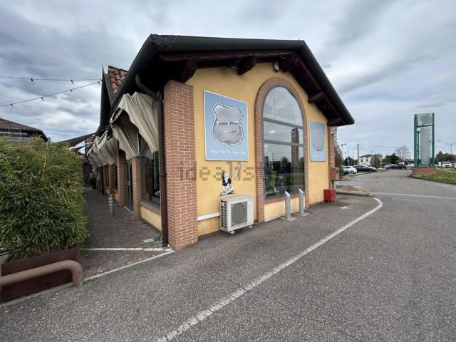 Locale Commerciale in vendita a Mestrino, Veneto