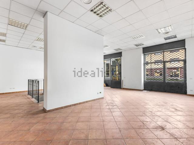 Locale Commerciale in vendita a Castelletto, Abbiategrasso