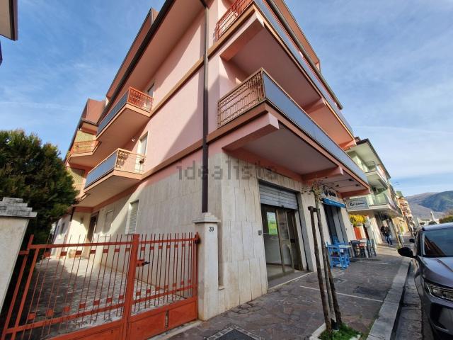 Locale Commerciale in vendita a San Lazzaro, Isernia