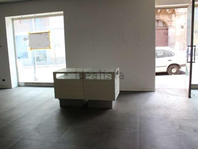 Locale Commerciale in vendita a Sirignano, Campania
