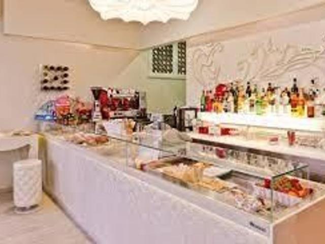 Locale Commerciale in vendita a Pietrasanta, Lucca