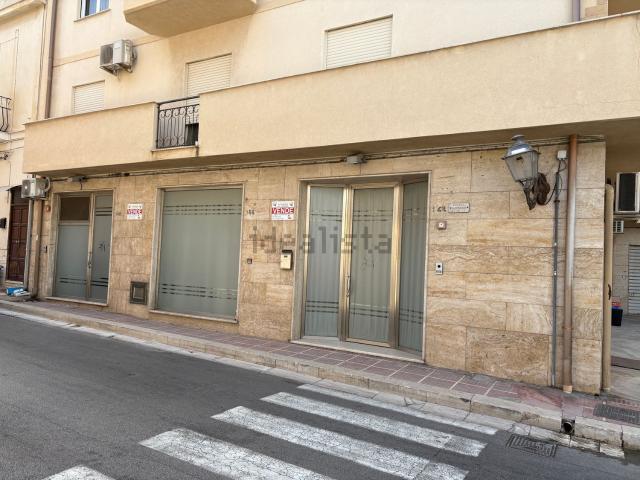 Locale Commerciale in vendita a Cinisi, Sicilia