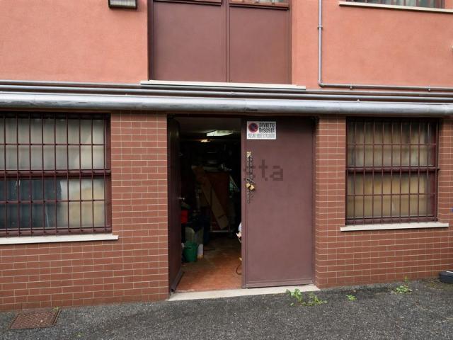 Locale Commerciale in vendita a Bettola, Peschiera Borromeo