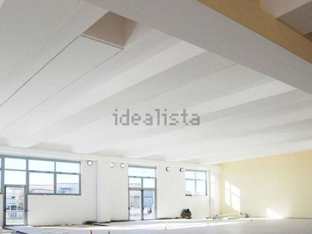 Locale Commerciale in vendita a Tempagnano di Lunata, Bagni Di Lucca Ponte