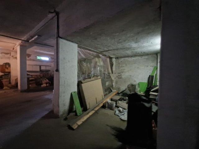 Locale Commerciale in vendita a Le Case, Quarto