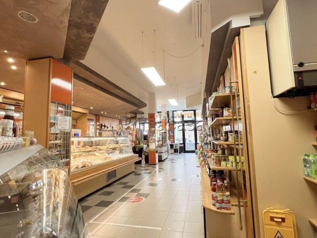 Locale Commerciale in vendita a Ferrovieri, Vicenza