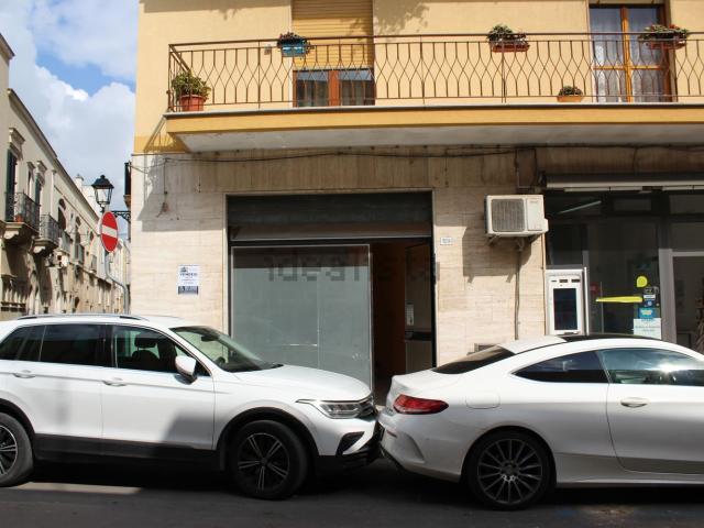 Locale Commerciale in vendita a Puglia, Brindisi