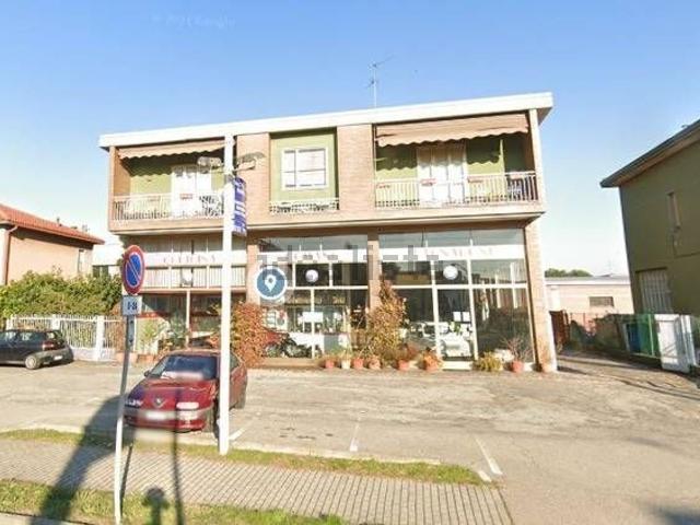 Locale Commerciale in vendita a Calusco D'adda, Lombardia