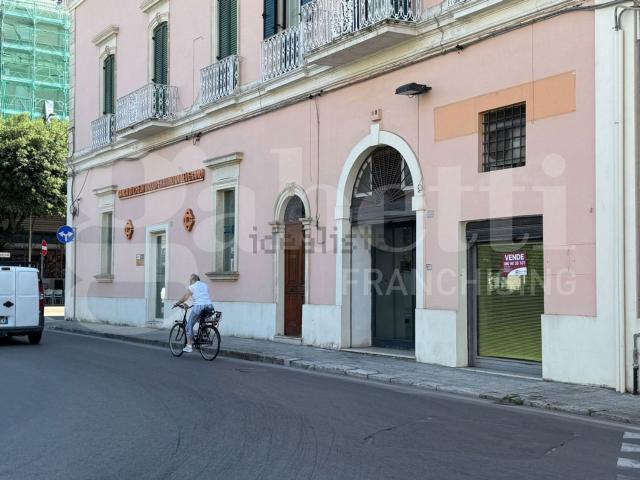 Locale Commerciale in vendita a Puglia, Lecce