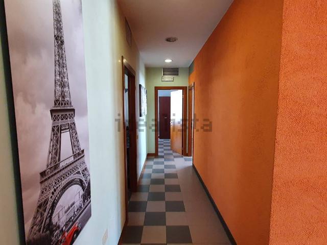 Locale Commerciale in vendita a Lanzago, Silea